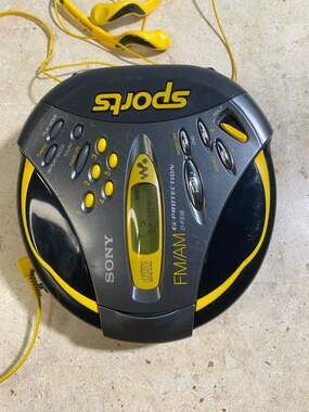 Sony Sports Walkman D-FS18 CD Player with AM/FM Radio and G-Protection